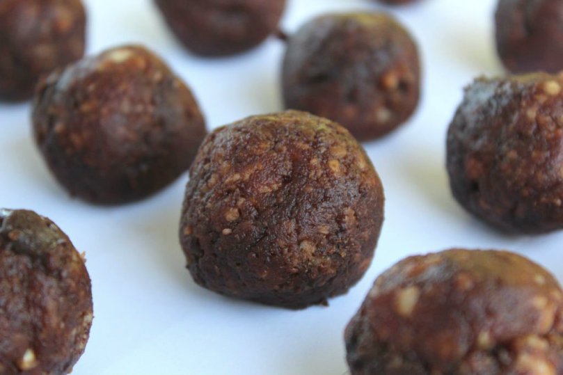 fruit-nut-snack-balls-main